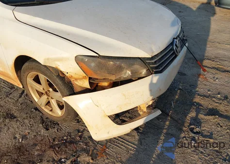 2013 Volkswagen Passat 2.5L Se z USA, uszkodzony, nr VIN 1VWBH7A37DC007452